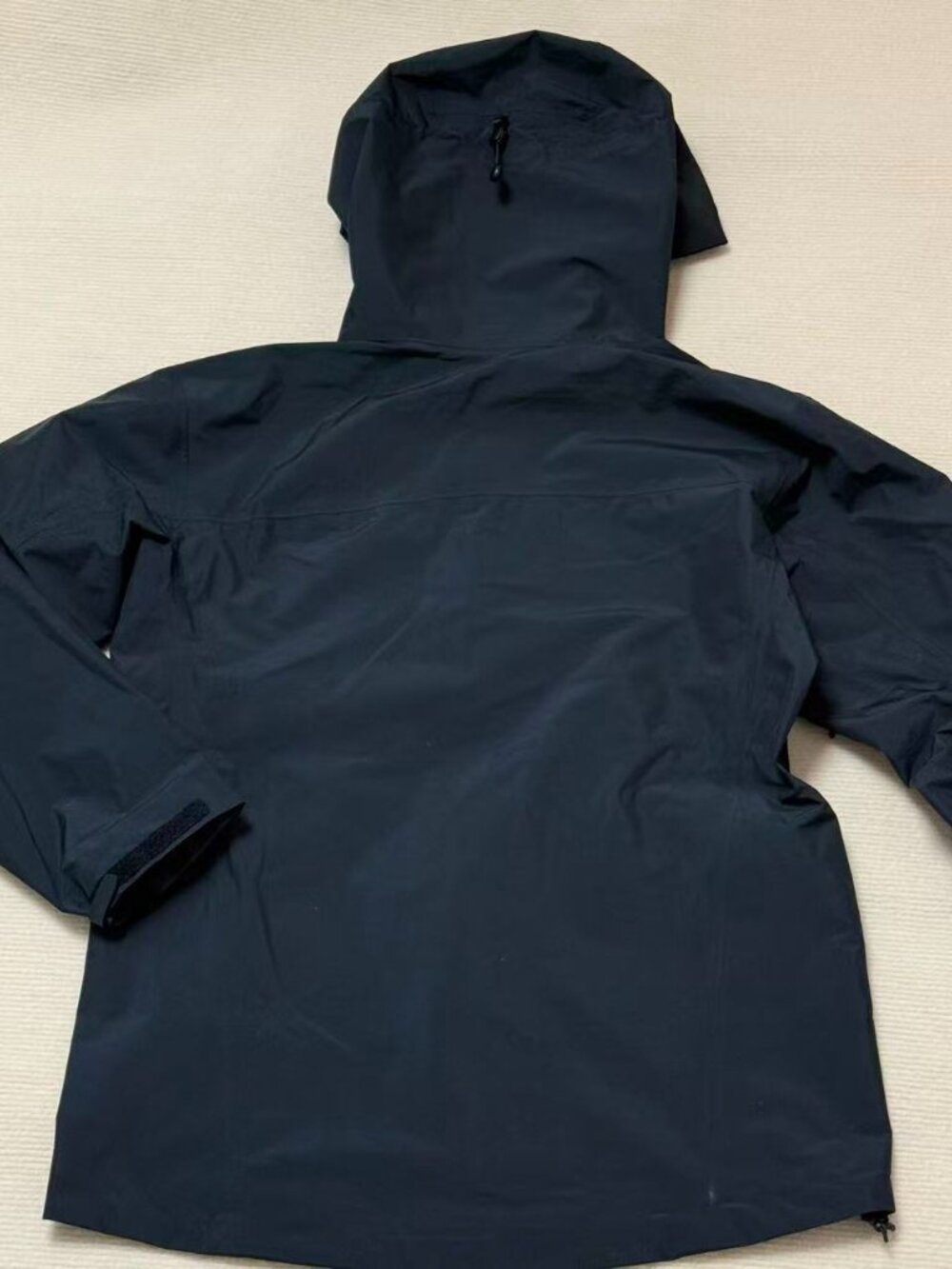 Arc'teryx Beta Series Black Hooded Hardshell Jacket, Size L. - Picture 6 of 6